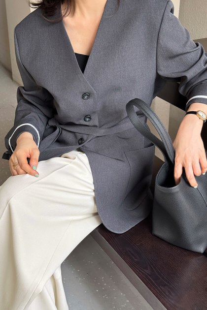 Roai collarless jacket