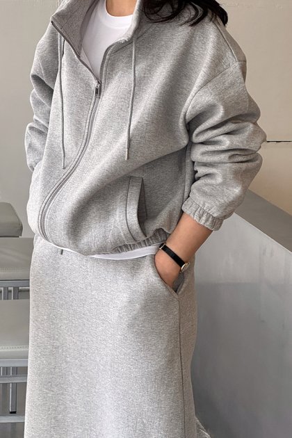 Drape Cushion Zip-up