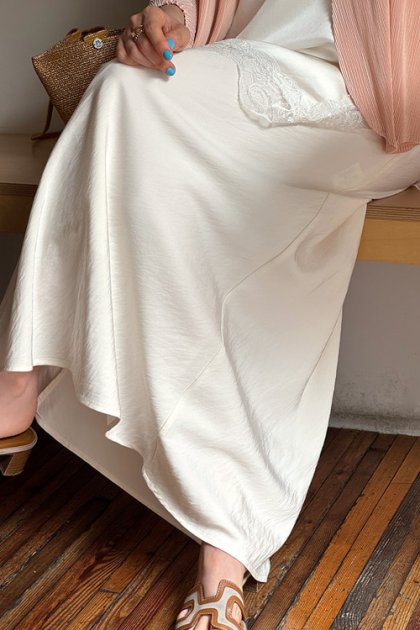 Notice strap skirt