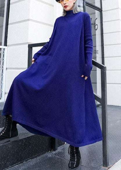 通勤用 ブルー セーターワンピース ハイネック 大きめ裾 アートデザイン 秋 ニットワンピース